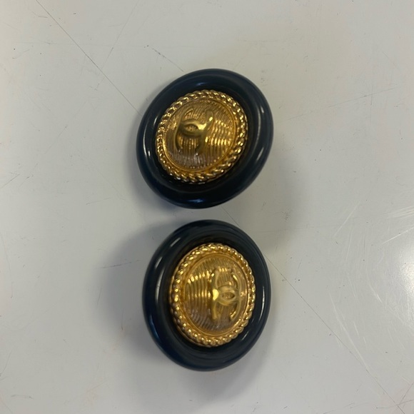 CHANEL classic pierced earrings - Picture 3 of 10